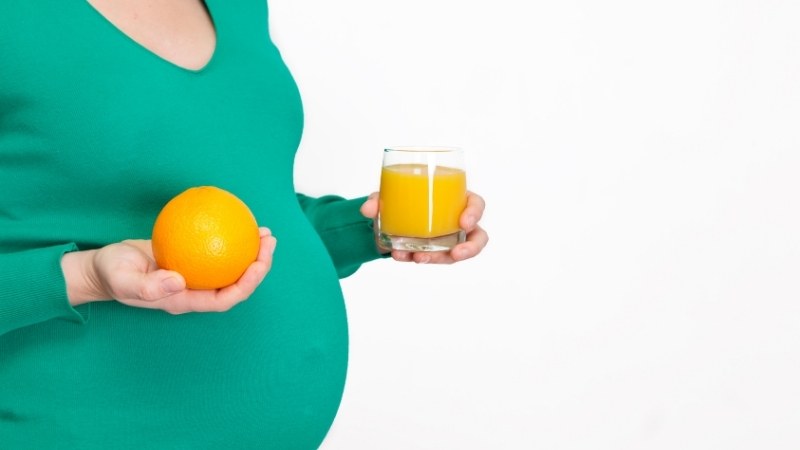 Bé mấy tháng uống được nước cam? Đọc ngay để mẹ không còn băn khoăn